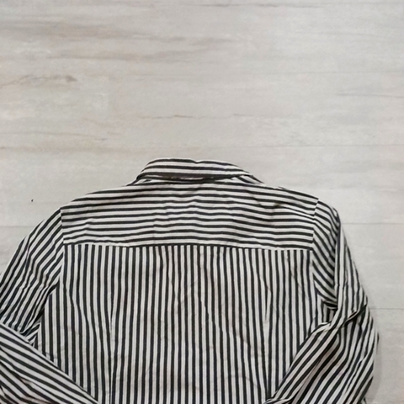 Worthington Women's Easy Care Button Up Collar Long Sleeve Shirt. Size 2xl. - Picture 7 of 12